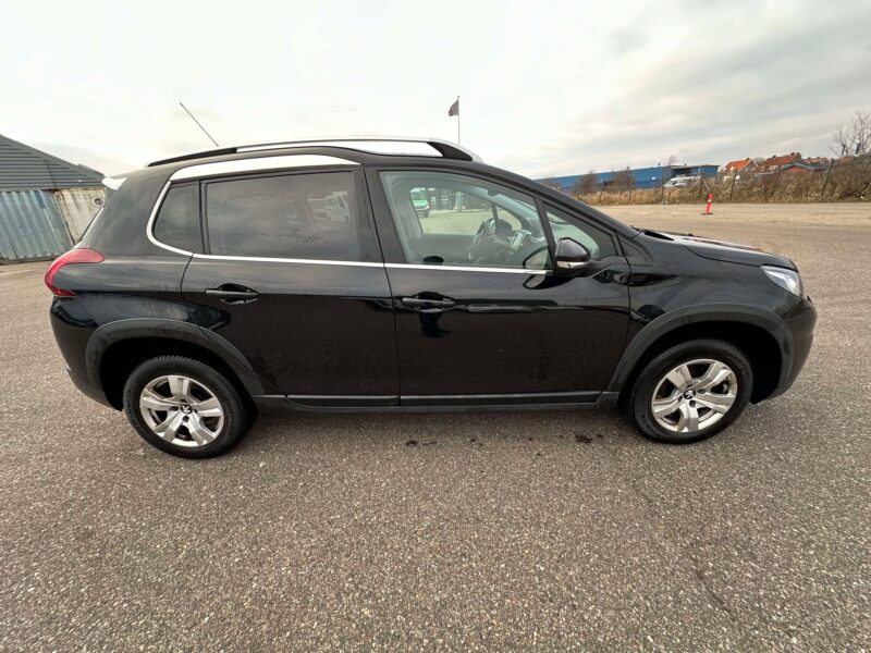 Peugeot 2008 1,2 e-THP 110 Allure Sky 5d