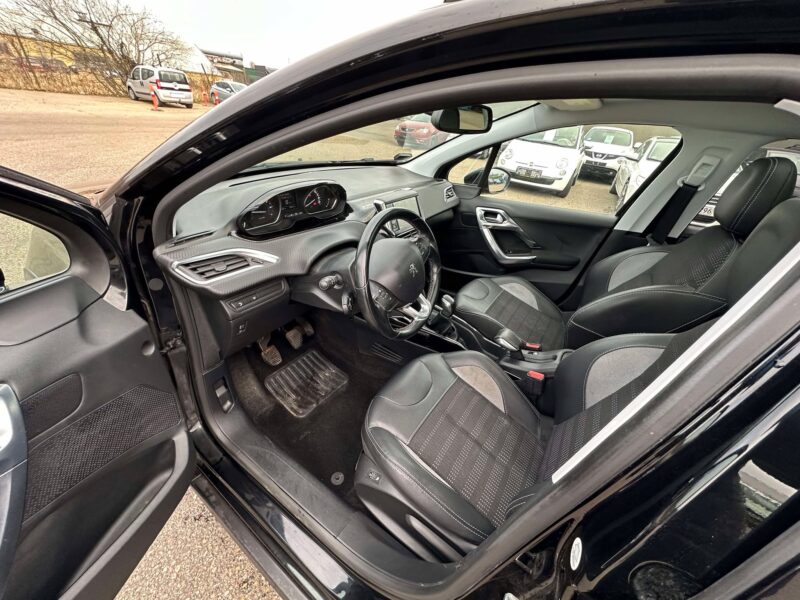 Peugeot 2008 1,2 e-THP 110 Allure Sky 5d