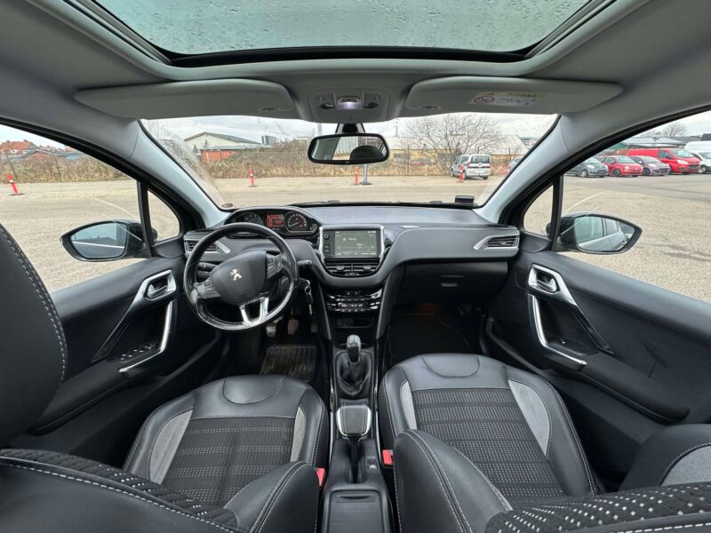 Peugeot 2008 1,2 e-THP 110 Allure Sky 5d