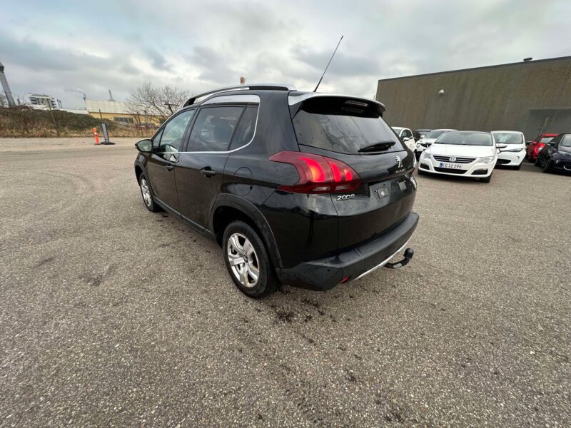 Peugeot 2008 1,2 e-THP 110 Allure Sky 5d