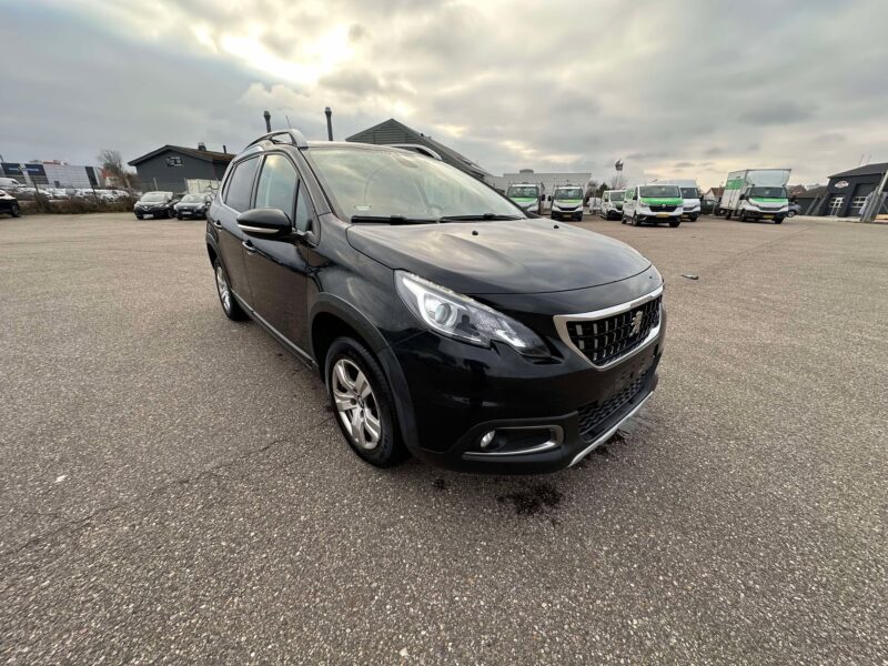 Peugeot 2008 1,2 e-THP 110 Allure Sky 5d