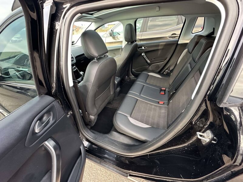 Peugeot 2008 1,2 e-THP 110 Allure Sky 5d