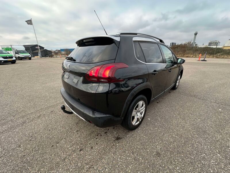 Peugeot 2008 1,2 e-THP 110 Allure Sky 5d