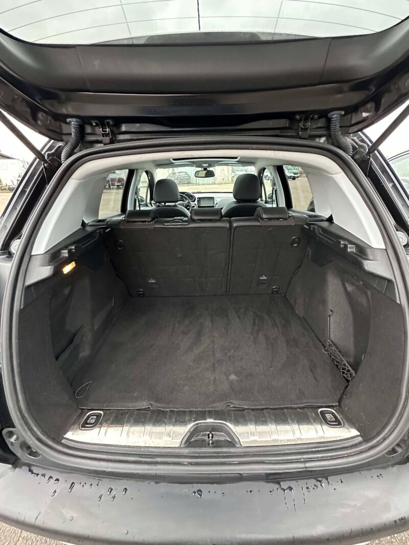 Peugeot 2008 1,2 e-THP 110 Allure Sky 5d