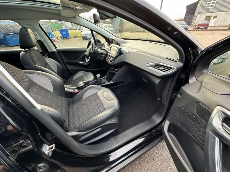 Peugeot 2008 1,2 e-THP 110 Allure Sky 5d