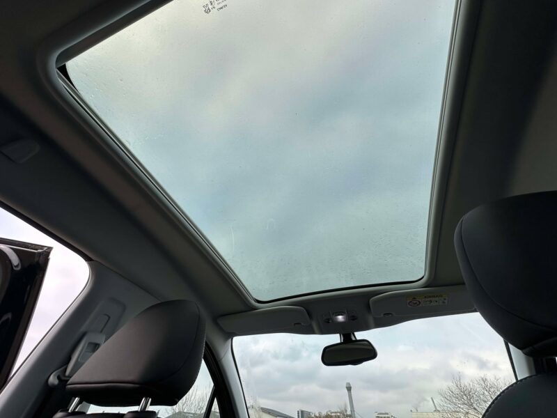 Peugeot 2008 1,2 e-THP 110 Allure Sky 5d